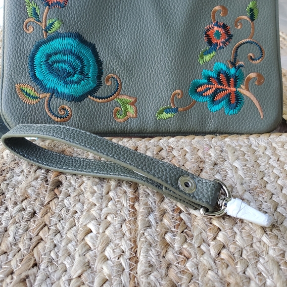 thirty-one Handbags - 31 Wristlet -Sage Green